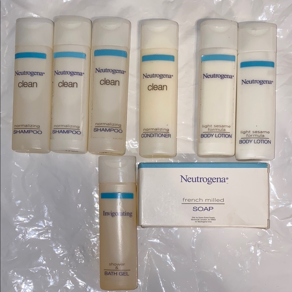 Neutrogena Travel Size Toiletries Set shampoo conditioner body wash soap